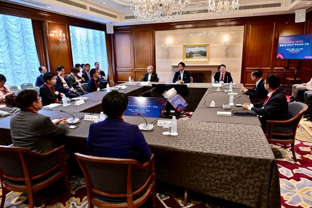 Skygate CEO exchanges views with the Minister of Defense